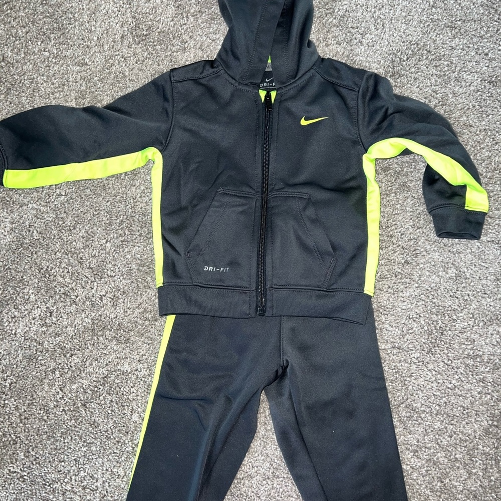 24M Nike DriFit pants set Like New